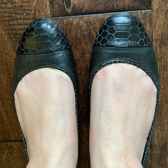 BANANA REPUBLIC Leather Snakeskin Detail Flats - Picture 14 of 16